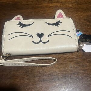 Cat Wallet beige holds cell phone